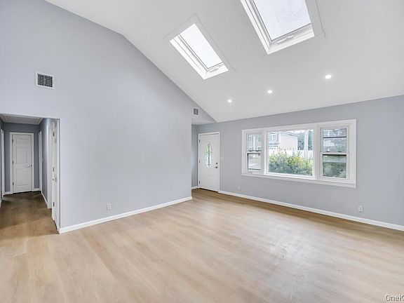 4th image of 59 E Cedar Street