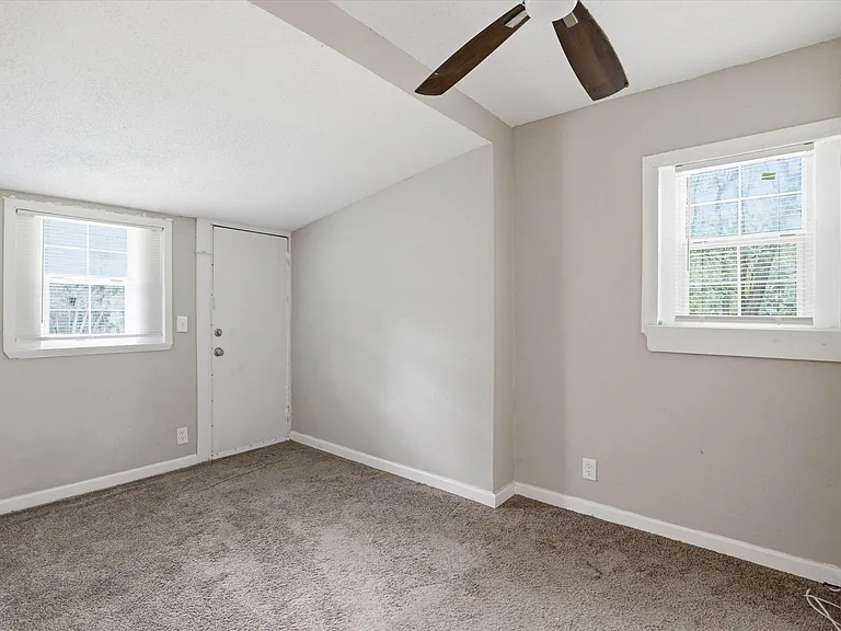 719 Dent St — Photo 14