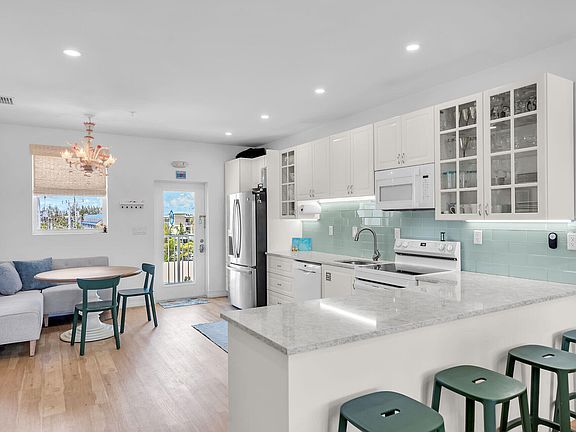 3rd image of 501 E Ocean Dr APT 18