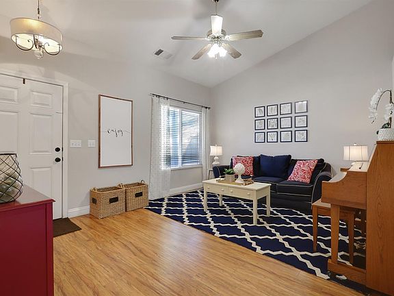 2nd image of 3516 S Lincoln Ct