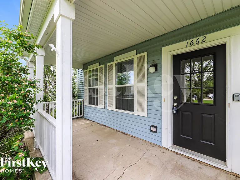 1662 Park Vista Ln — Photo 3