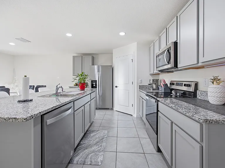 16402 SW 17th Terrace Rd — Photo 5