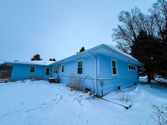 4th image of 906 Main St