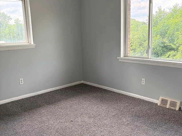 Parkside Villa Apartments — Photo 12