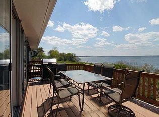 50 Summerfield Ln, Tiverton, RI 02878