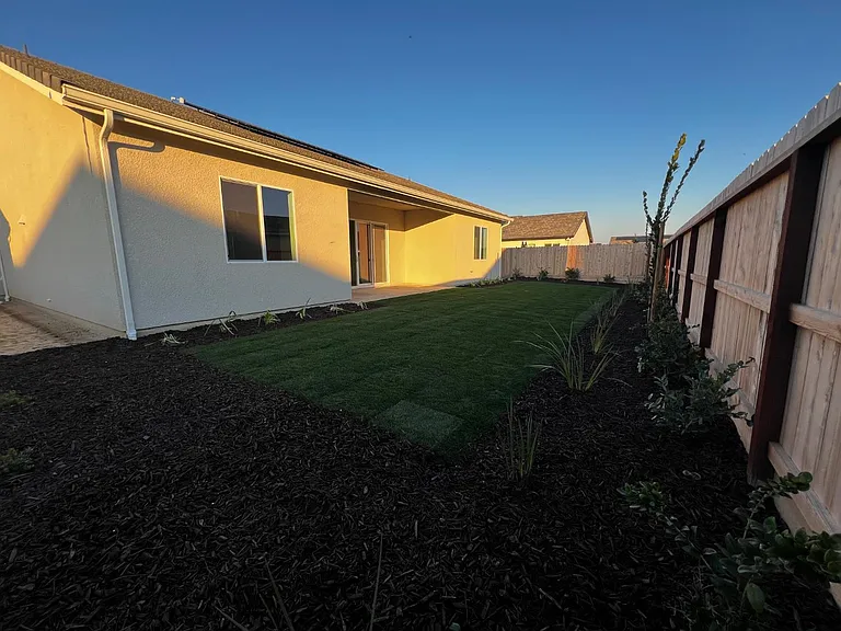 2112 Daffodil St — Photo 18