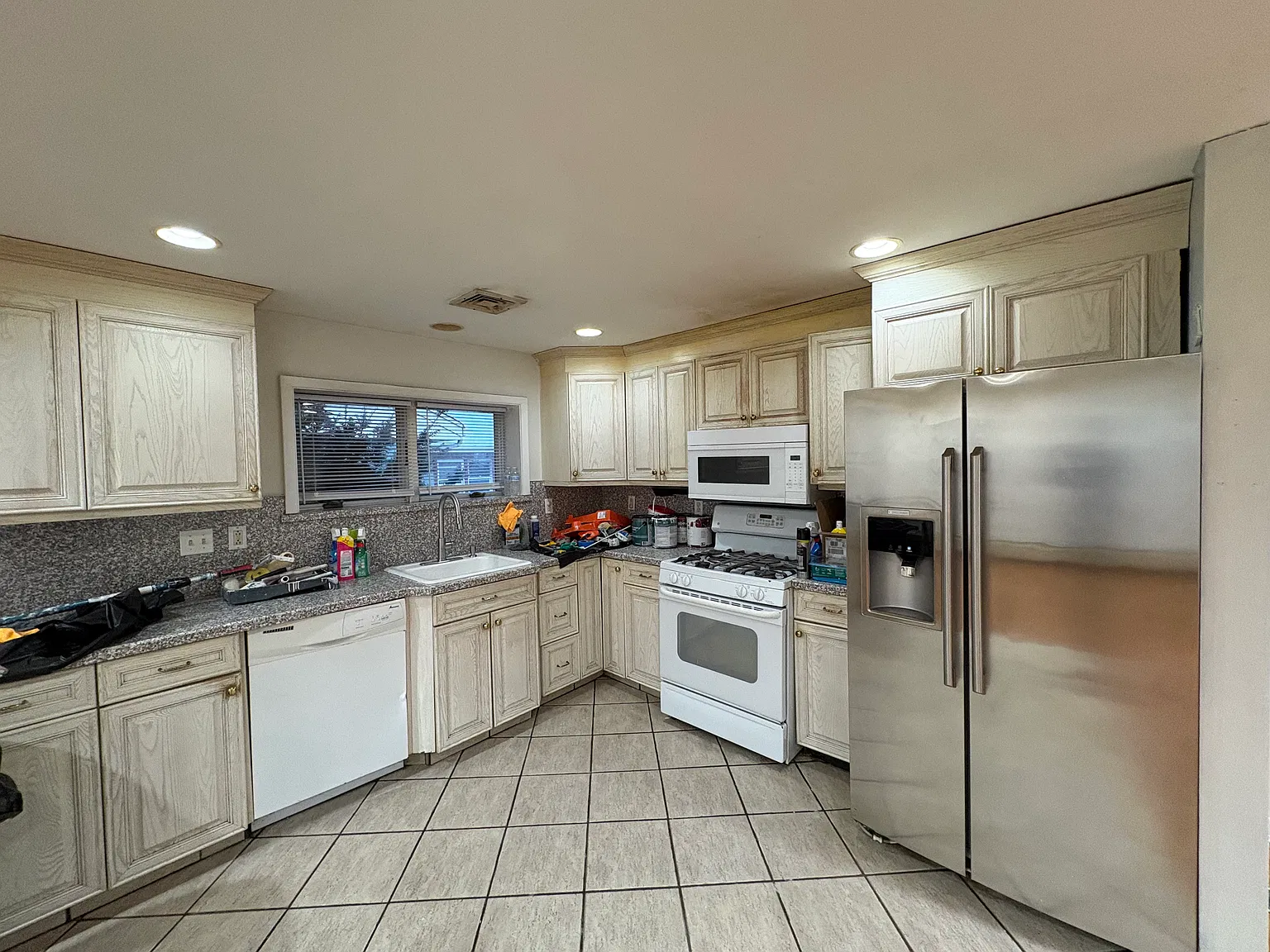 3 bed, 1.5 bath, 1700 sqft, $3,300 — Photo 4