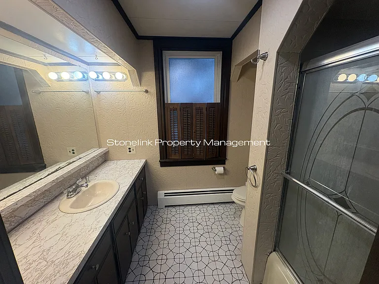 124 Leo Ave — Photo 17