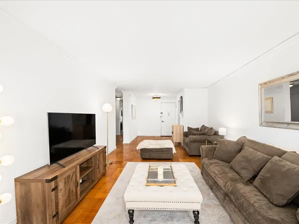 301 East 79th Street image 1 of 11