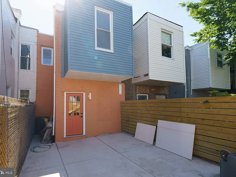 1926 S Lambert St — Photo 34