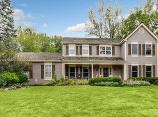 2147 Kenton Ln, Libertyville, IL