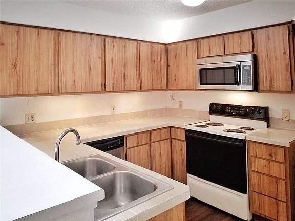 4th image of 2611 Grants Lake Blvd