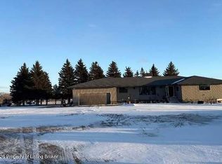 275 Palm Beach Rd, Dickinson, ND 58601