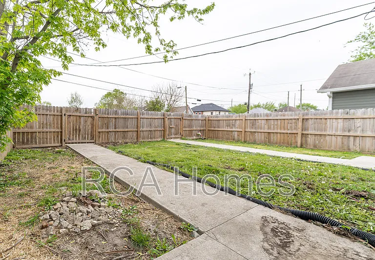 1027 Saint Paul St — Photo 11