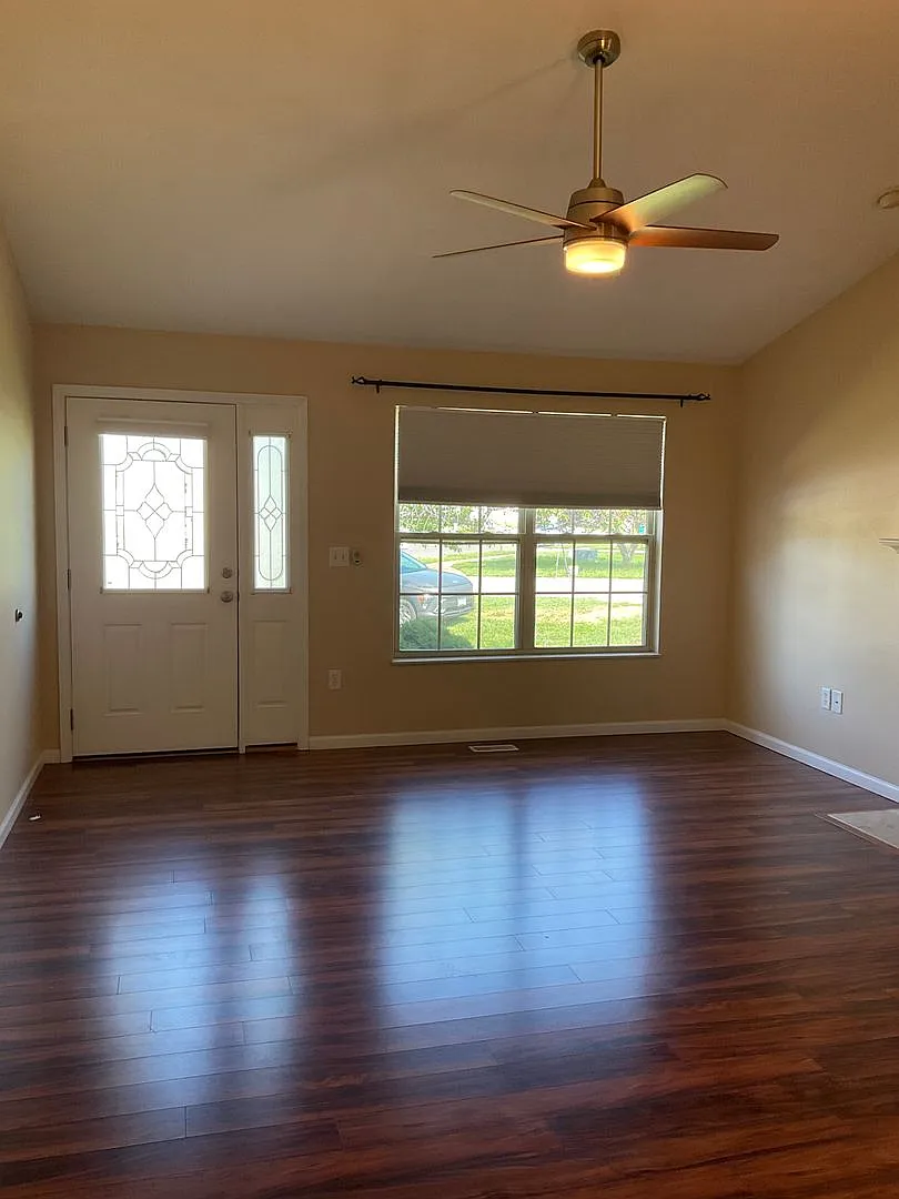 10907 Upland Terrace — Photo 2
