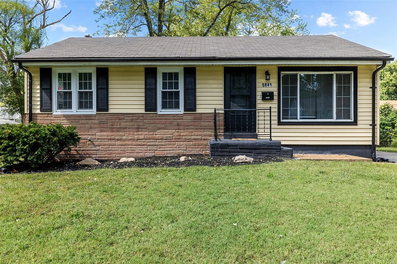 6841 Frostview Ln photo 1