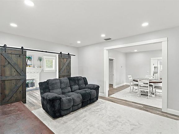 3rd image of 318 N MONROE AVENUE