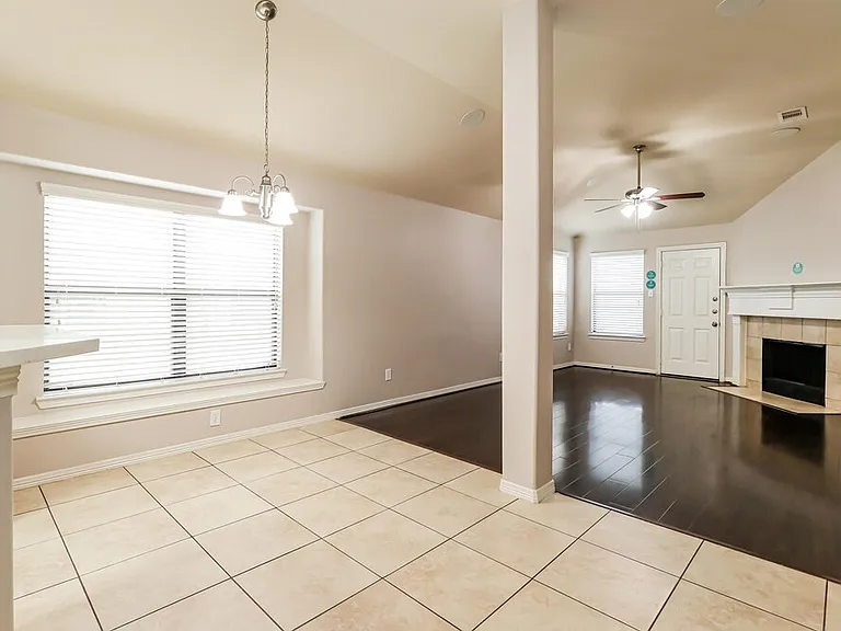 969 Oak Lynn Dr — Photo 5