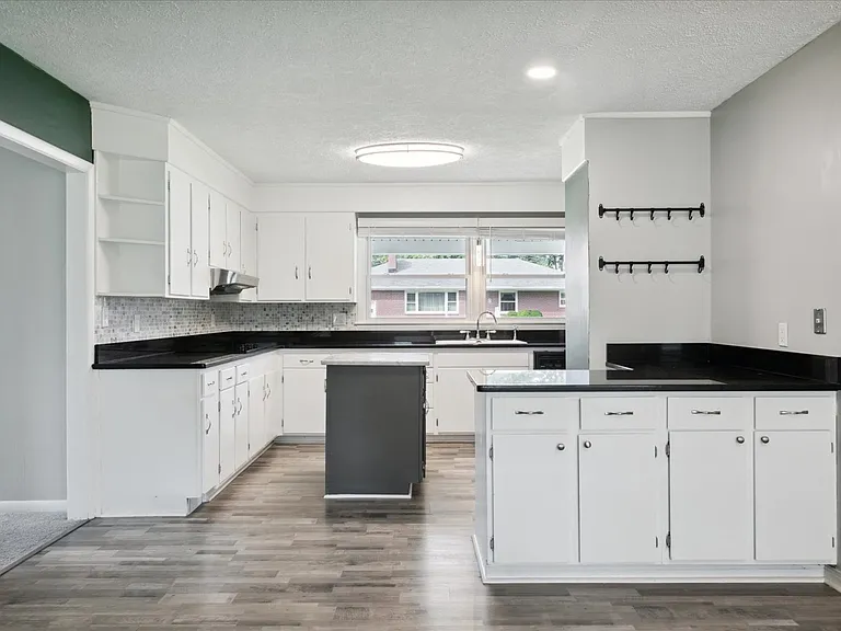 72 Ferguson Ln — Photo 14