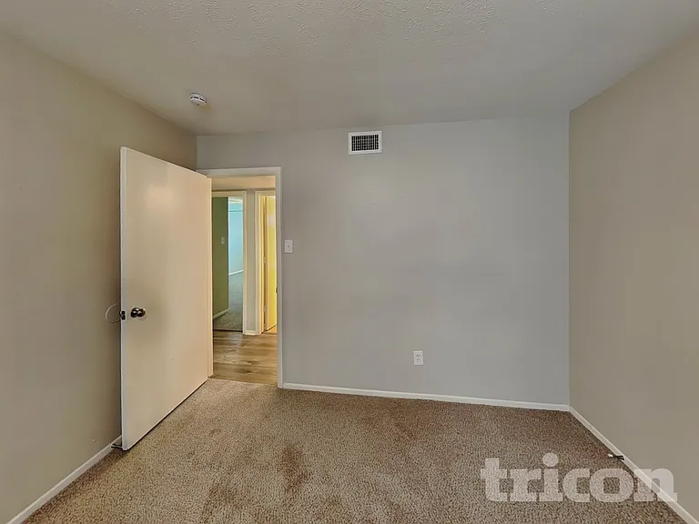 1555 Willowbrook St — Photo 8