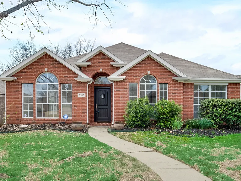 7307 Cresson Dr — Photo 1