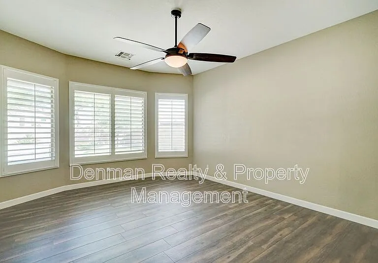 1357 N Drexel — Photo 16