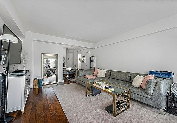 3rd image of 333 E 46th St APT 15F