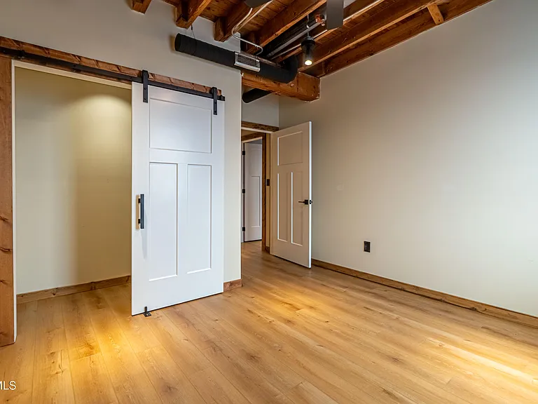 453 E Main St — Photo 11
