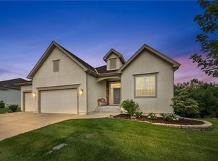 7124 Meadowsweet Ln, Shawnee, KS 66227