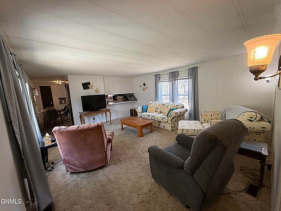 4th image of 610 Yorkshire Ln