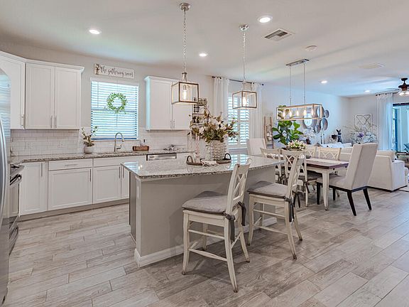 3rd image of 348 SE Courances Drive