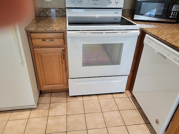 5th image of 14 Brittany Ave #A