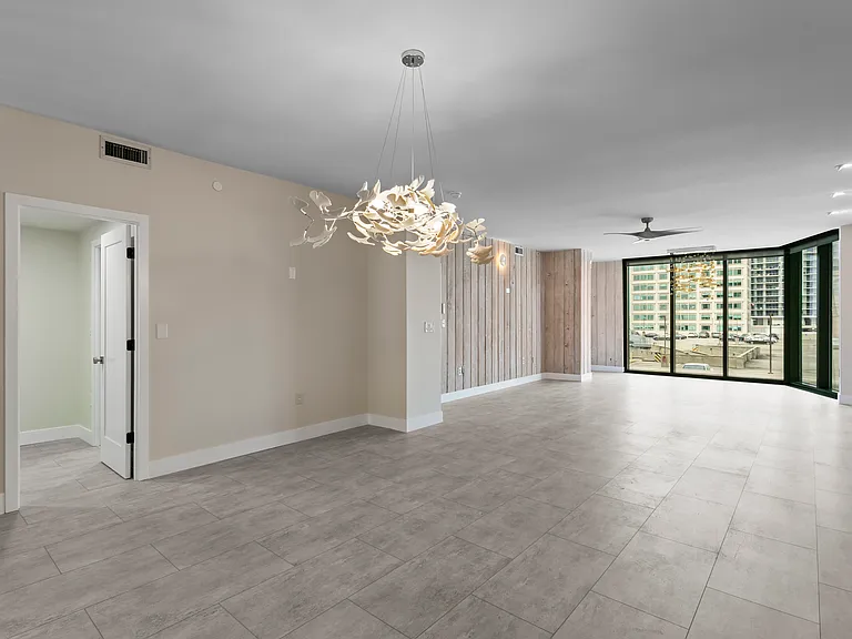 1 Beach Dr SE #1112 — Photo 8