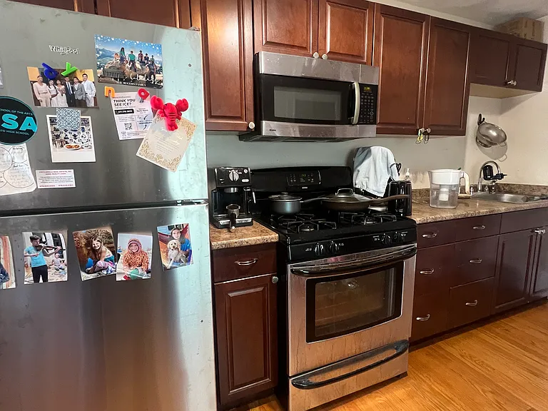 235 Columbia St #4R — Photo 8