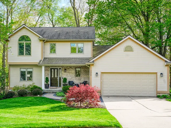 3965 Bayberry Ln, Lansing, MI 48911