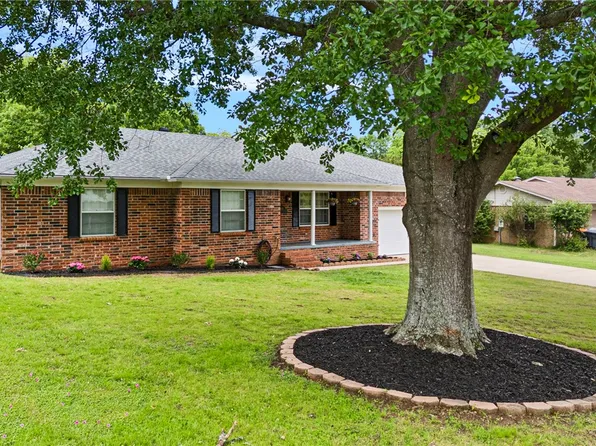 310 Tanglewood Dr, Russellville, AR 72801