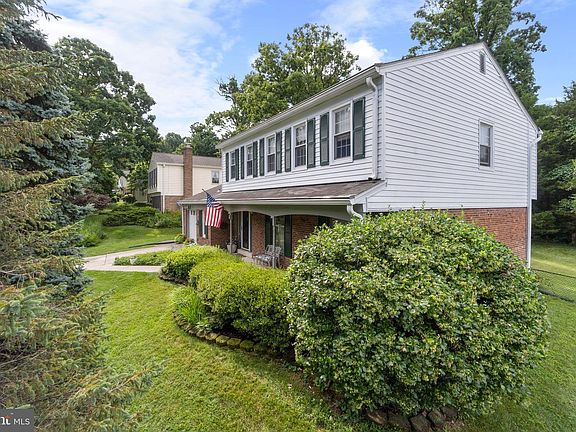 3rd image of 9 Brighton Dr