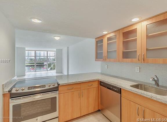 2nd image of 200 Leslie Dr APT 306