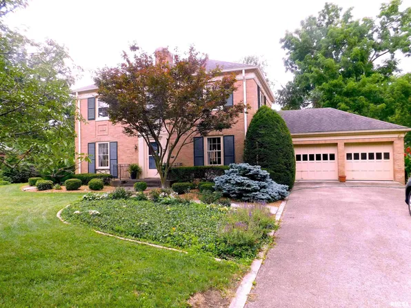 4 Sunset Ln, Leland Grove, IL 62704