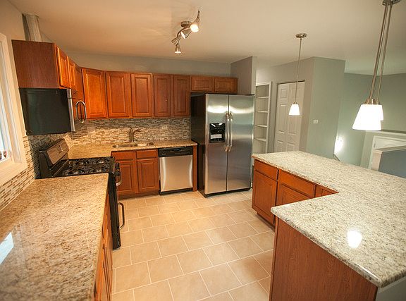 3rd image of 1420 Highland Blvd