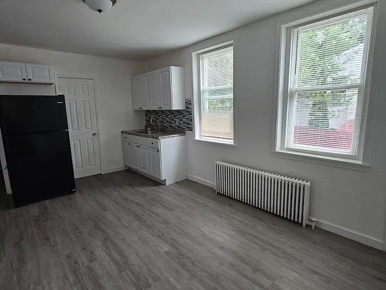 139 Fairfax St — Photo 6