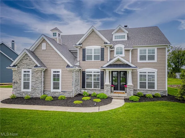 510 S Port Dr, Avon Lake, OH 44012