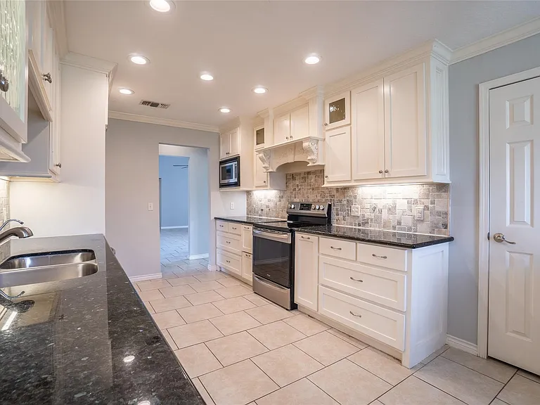 140 Lakewood Dr — Photo 17