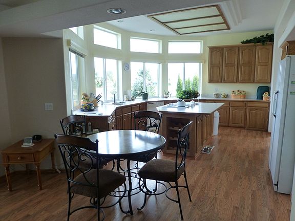 4th image of 562 Canyon Dr