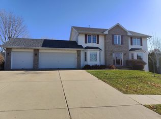 3107 Farmdale Ln, Freeport, IL 61032