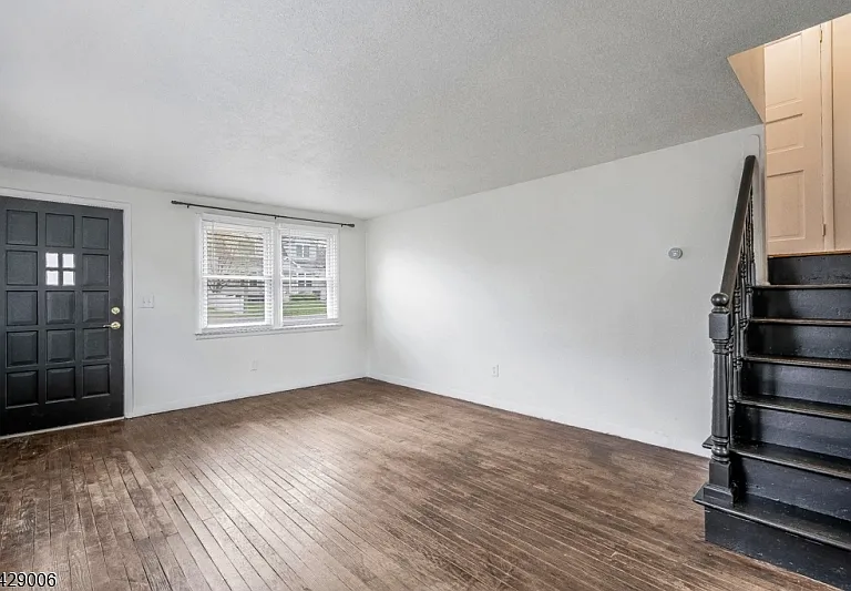35 Bernards Ave — Photo 7