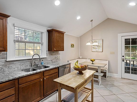 4th image of 405 Frank St