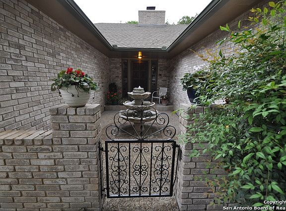 2nd image of 2415 Border Ln