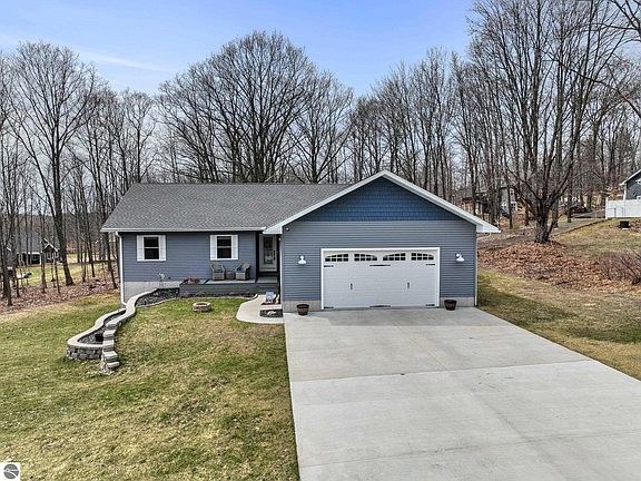 2nd image of 305 Bramblewood Dr