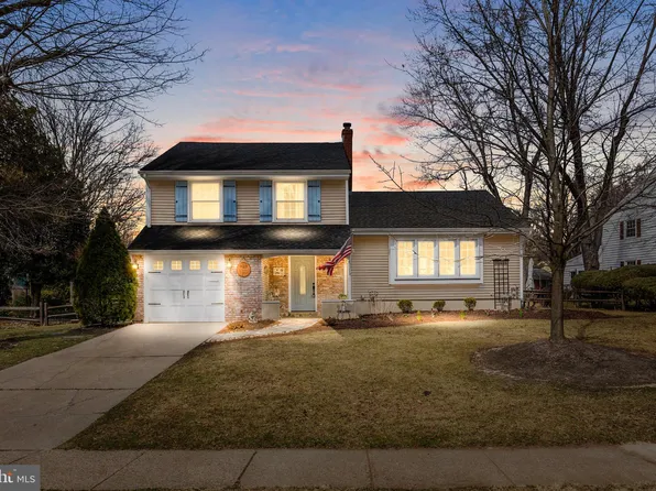 823 Waterford Dr, Delran, NJ 08075